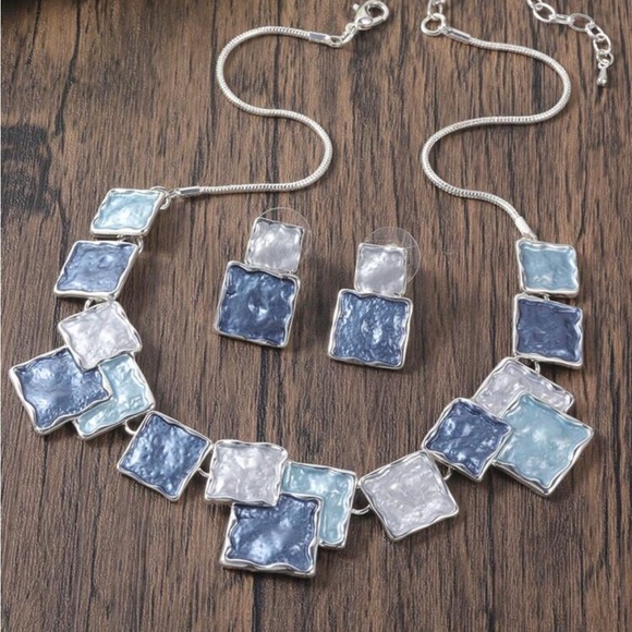 Elegant Blue and Silver Necklace and Earring Set - Picture 4 of 4